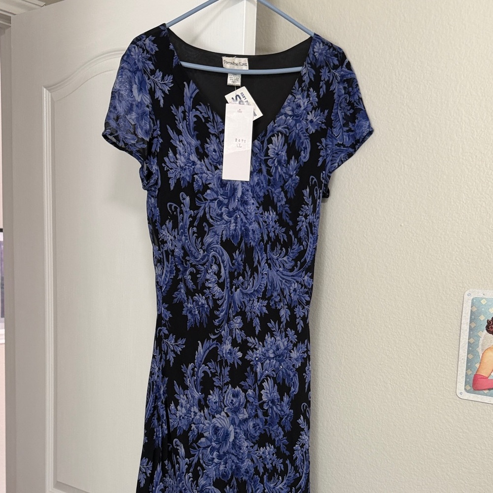 Signature Studio Black & Blue Floral V‑Neck Midi Dress